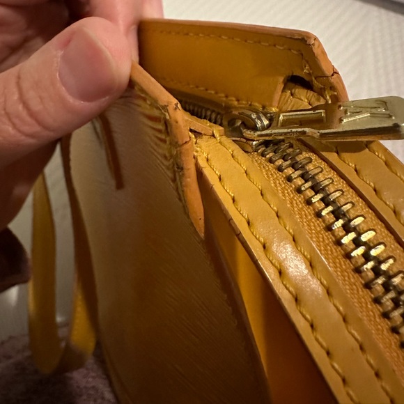 EUC. Louis Vuitton Epi Yellow St. Jacques Hand Bag. - Picture 10 of 16
